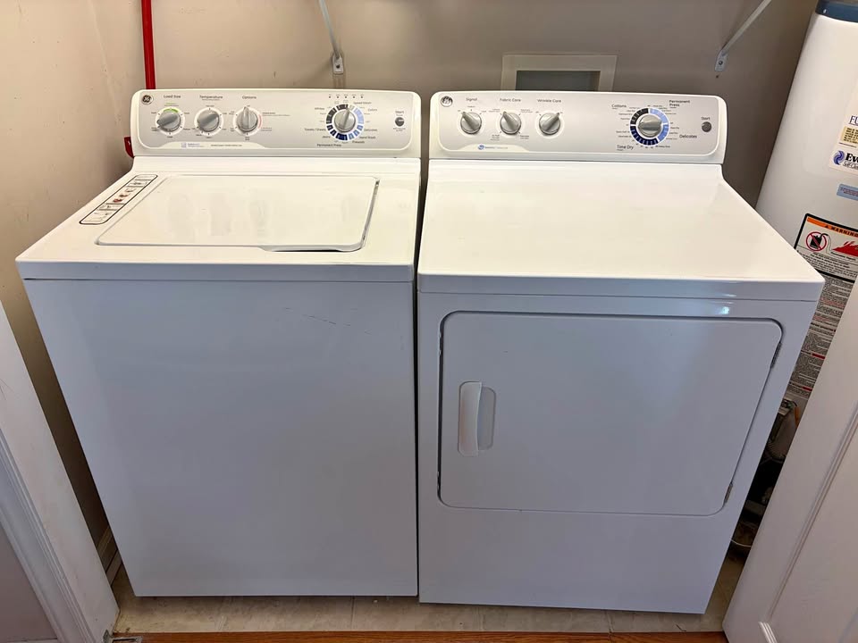 GE washer and dryer set